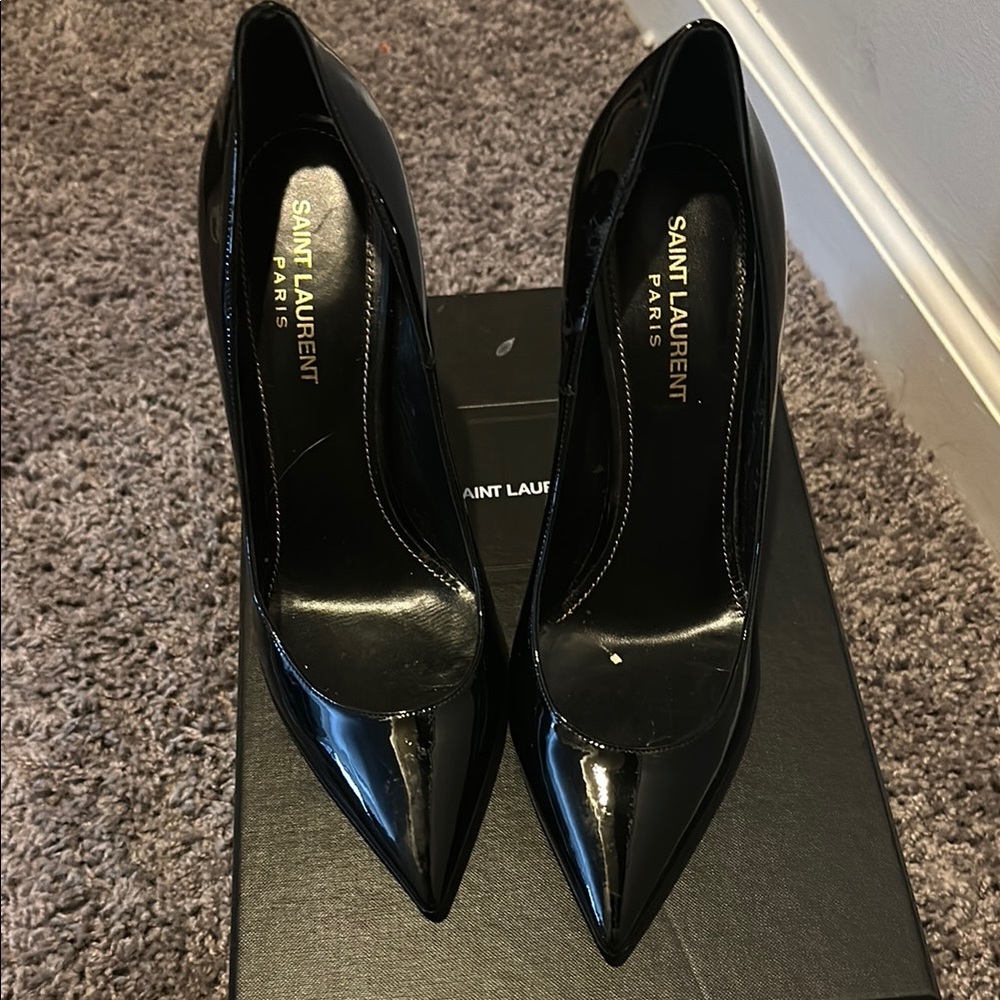 Saint Laurent Black Heels with Pointed Toe and Stiletto Heel